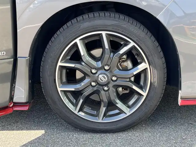 日産 セレナ ニスモ 奈良県 2018(平30)年 3.2万km ダークメタルグレー/ダイヤモンドブラック 純正９インチナビ（MM517D-L）/フルセグＴＶ/CD/DVD/Blu-ray/BT/AUX/USB/SD/バックカメラ　/ハンズフリーパワースライドドア　/ＥＴＣ　/追従型クルーズコントロール　/前後コーナーセンサー　/ドライブレコーダー　/ＬＥＤヘッドライト　/プロパイロット　/スマートキー/純正17インチアルミホイール/ニスモフロアマット/ニスモドアバイザー/AUTOHOLD