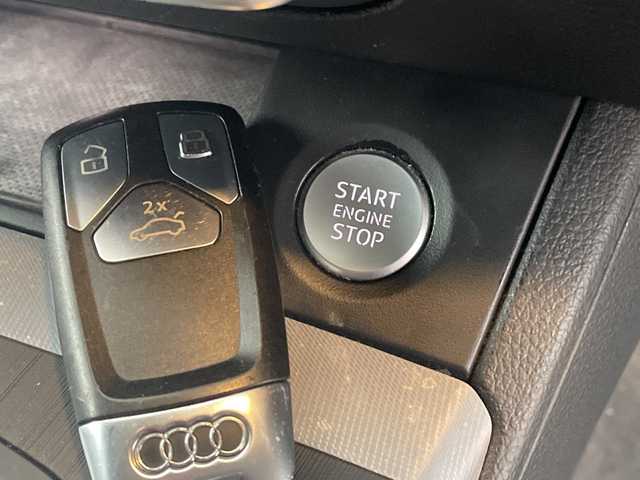 アウディ Ｑ５ Sライン ダイナミックリミテッド 福岡県 2019(令1)年 8.2万km ミトスブラックメタリック 純正ナビ・AM/FM/フルTV・Bluetooth・USB/ハンズフリー/ドラレコ（前）SDなし/純正フロアマット/電動格納ミラー/クルーズコントロール/フォグランプ/パドルシフト/アイドリングストップ/パーキングアシスト/パーキングセンサー/横滑り防止/シートヒーター（全席）/ダウンヒルアシスト/パワーシート/電動リアゲート/保証書/取扱説明書