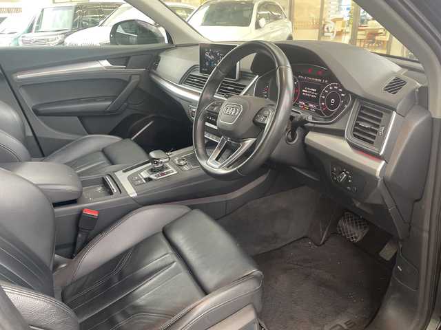 アウディ Ｑ５ Sライン ダイナミックリミテッド 福岡県 2019(令1)年 8.2万km ミトスブラックメタリック 純正ナビ・AM/FM/フルTV・Bluetooth・USB/ハンズフリー/ドラレコ（前）SDなし/純正フロアマット/電動格納ミラー/クルーズコントロール/フォグランプ/パドルシフト/アイドリングストップ/パーキングアシスト/パーキングセンサー/横滑り防止/シートヒーター（全席）/ダウンヒルアシスト/パワーシート/電動リアゲート/保証書/取扱説明書