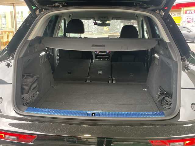 アウディ Ｑ５ Sライン ダイナミックリミテッド 福岡県 2019(令1)年 8.2万km ミトスブラックメタリック 純正ナビ・AM/FM/フルTV・Bluetooth・USB/ハンズフリー/ドラレコ（前）SDなし/純正フロアマット/電動格納ミラー/クルーズコントロール/フォグランプ/パドルシフト/アイドリングストップ/パーキングアシスト/パーキングセンサー/横滑り防止/シートヒーター（全席）/ダウンヒルアシスト/パワーシート/電動リアゲート/保証書/取扱説明書