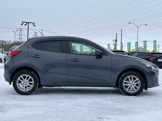 マツダ デミオ XD 道央・札幌 2015(平27)年 9.6万km メテオグレーマイカ 4WD/ワンオーナー/純正メモリーナビ/AM/FM/BT/SD/CD/DVD/フルセグ/衝突被害軽減ブレーキ/横滑り防止装置/バックカメラ/アイドリングストップ/ステアリングリモコン/MTモード付AT/プッシュスタート/スマートキー/ハロゲンヘッドライト/ヘッドライトレベライザー/電動格納ミラー/社外フロアマット/ドアバイザー