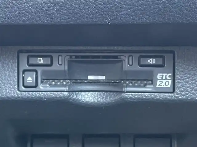 トヨタ クラウン Z 千葉県 2024(令6)年 1万km プレシャスホワイトパール 黒レザーシート/パノラミックビューカメラ/純正12.3インチコネクテッドナビ/前席パワーシート/全席シートヒーター/全席シートベンチレーション/全ドアイージークローザー/パワートランクリッド/デジタルインナーミラー/パーキングアシスト/トヨタセーフティーセンス/・プリクラッシュセーフティー/・レーンキープアシスト/・パーキングサポートブレーキ/・ブラインドスポットモニター/・RCTA/・RDA/・RCD/・SEA/・AVSP/・RSA/アダプティブクルーズコントロール/スマートキー/ヘッドアップディスプレイ/前後コーナーセンサー/オートマチックハイビーム/AC100V1500W電源/ハンズフリー充電/パドルシフト/純正19インチアルミホイール/純正LEDヘッドライト/ビルトインETC2.0/本革巻きステアリング/サイド＆カーテンエアバッグ