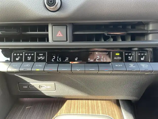 トヨタ クラウン Z 千葉県 2024(令6)年 1万km プレシャスホワイトパール 黒レザーシート/パノラミックビューカメラ/純正12.3インチコネクテッドナビ/前席パワーシート/全席シートヒーター/全席シートベンチレーション/全ドアイージークローザー/パワートランクリッド/デジタルインナーミラー/パーキングアシスト/トヨタセーフティーセンス/・プリクラッシュセーフティー/・レーンキープアシスト/・パーキングサポートブレーキ/・ブラインドスポットモニター/・RCTA/・RDA/・RCD/・SEA/・AVSP/・RSA/アダプティブクルーズコントロール/スマートキー/ヘッドアップディスプレイ/前後コーナーセンサー/オートマチックハイビーム/AC100V1500W電源/ハンズフリー充電/パドルシフト/純正19インチアルミホイール/純正LEDヘッドライト/ビルトインETC2.0/本革巻きステアリング/サイド＆カーテンエアバッグ