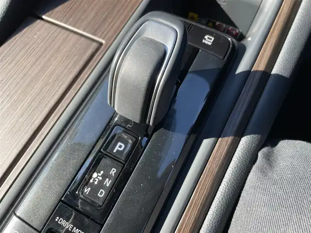 トヨタ クラウン Z 千葉県 2024(令6)年 1万km プレシャスホワイトパール 黒レザーシート/パノラミックビューカメラ/純正12.3インチコネクテッドナビ/前席パワーシート/全席シートヒーター/全席シートベンチレーション/全ドアイージークローザー/パワートランクリッド/デジタルインナーミラー/パーキングアシスト/トヨタセーフティーセンス/・プリクラッシュセーフティー/・レーンキープアシスト/・パーキングサポートブレーキ/・ブラインドスポットモニター/・RCTA/・RDA/・RCD/・SEA/・AVSP/・RSA/アダプティブクルーズコントロール/スマートキー/ヘッドアップディスプレイ/前後コーナーセンサー/オートマチックハイビーム/AC100V1500W電源/ハンズフリー充電/パドルシフト/純正19インチアルミホイール/純正LEDヘッドライト/ビルトインETC2.0/本革巻きステアリング/サイド＆カーテンエアバッグ