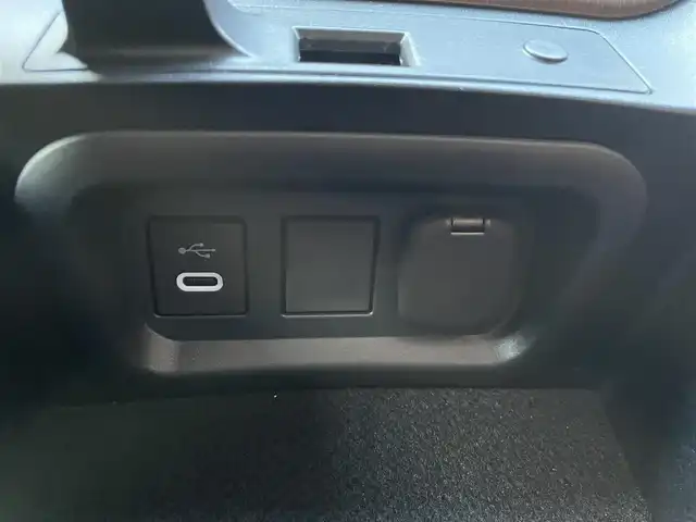 トヨタ クラウン Z 千葉県 2024(令6)年 1万km プレシャスホワイトパール 黒レザーシート/パノラミックビューカメラ/純正12.3インチコネクテッドナビ/前席パワーシート/全席シートヒーター/全席シートベンチレーション/全ドアイージークローザー/パワートランクリッド/デジタルインナーミラー/パーキングアシスト/トヨタセーフティーセンス/・プリクラッシュセーフティー/・レーンキープアシスト/・パーキングサポートブレーキ/・ブラインドスポットモニター/・RCTA/・RDA/・RCD/・SEA/・AVSP/・RSA/アダプティブクルーズコントロール/スマートキー/ヘッドアップディスプレイ/前後コーナーセンサー/オートマチックハイビーム/AC100V1500W電源/ハンズフリー充電/パドルシフト/純正19インチアルミホイール/純正LEDヘッドライト/ビルトインETC2.0/本革巻きステアリング/サイド＆カーテンエアバッグ