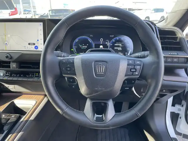 トヨタ クラウン Z 千葉県 2024(令6)年 1万km プレシャスホワイトパール 黒レザーシート/パノラミックビューカメラ/純正12.3インチコネクテッドナビ/前席パワーシート/全席シートヒーター/全席シートベンチレーション/全ドアイージークローザー/パワートランクリッド/デジタルインナーミラー/パーキングアシスト/トヨタセーフティーセンス/・プリクラッシュセーフティー/・レーンキープアシスト/・パーキングサポートブレーキ/・ブラインドスポットモニター/・RCTA/・RDA/・RCD/・SEA/・AVSP/・RSA/アダプティブクルーズコントロール/スマートキー/ヘッドアップディスプレイ/前後コーナーセンサー/オートマチックハイビーム/AC100V1500W電源/ハンズフリー充電/パドルシフト/純正19インチアルミホイール/純正LEDヘッドライト/ビルトインETC2.0/本革巻きステアリング/サイド＆カーテンエアバッグ
