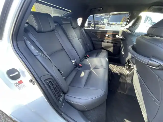 トヨタ クラウン Z 千葉県 2024(令6)年 1万km プレシャスホワイトパール 黒レザーシート/パノラミックビューカメラ/純正12.3インチコネクテッドナビ/前席パワーシート/全席シートヒーター/全席シートベンチレーション/全ドアイージークローザー/パワートランクリッド/デジタルインナーミラー/パーキングアシスト/トヨタセーフティーセンス/・プリクラッシュセーフティー/・レーンキープアシスト/・パーキングサポートブレーキ/・ブラインドスポットモニター/・RCTA/・RDA/・RCD/・SEA/・AVSP/・RSA/アダプティブクルーズコントロール/スマートキー/ヘッドアップディスプレイ/前後コーナーセンサー/オートマチックハイビーム/AC100V1500W電源/ハンズフリー充電/パドルシフト/純正19インチアルミホイール/純正LEDヘッドライト/ビルトインETC2.0/本革巻きステアリング/サイド＆カーテンエアバッグ