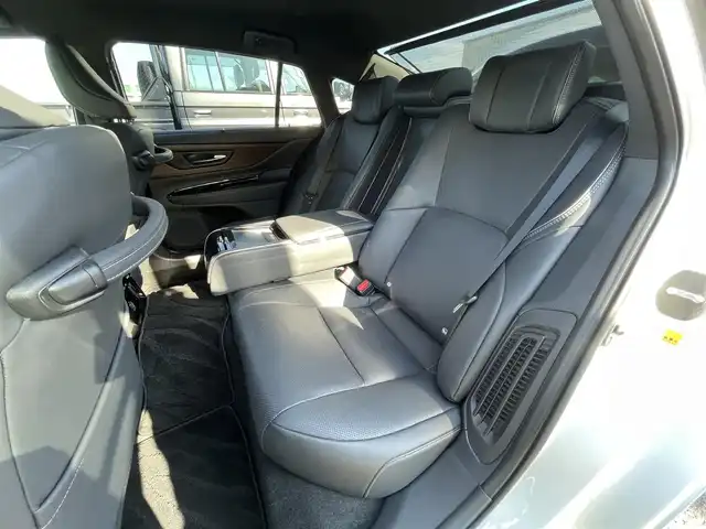 トヨタ クラウン Z 千葉県 2024(令6)年 1万km プレシャスホワイトパール 黒レザーシート/パノラミックビューカメラ/純正12.3インチコネクテッドナビ/前席パワーシート/全席シートヒーター/全席シートベンチレーション/全ドアイージークローザー/パワートランクリッド/デジタルインナーミラー/パーキングアシスト/トヨタセーフティーセンス/・プリクラッシュセーフティー/・レーンキープアシスト/・パーキングサポートブレーキ/・ブラインドスポットモニター/・RCTA/・RDA/・RCD/・SEA/・AVSP/・RSA/アダプティブクルーズコントロール/スマートキー/ヘッドアップディスプレイ/前後コーナーセンサー/オートマチックハイビーム/AC100V1500W電源/ハンズフリー充電/パドルシフト/純正19インチアルミホイール/純正LEDヘッドライト/ビルトインETC2.0/本革巻きステアリング/サイド＆カーテンエアバッグ