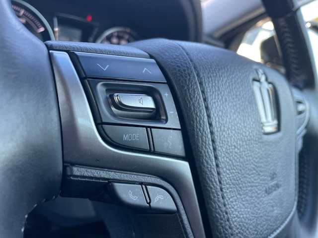 トヨタ クラウン ハイブリッド アスリートSJ-フロンティアLTD 静岡県 2018(平30)年 6.9万km ブラック ●純正ナビ/（CD/DVDAUX/Bluetooth）/●バックカメラ/●レーダクルーズコントロール/●プリクラッシュセーフティー/●レーントレーシングアシスト/●前後クリアランスソナー/●LEDヘッドライト/●オートライト/●オートマチックハイビーム/●フォグランプ/●チルト＆テレスコピックステアリング/●ステアリングスイッチ/●電動格納ウインカーミラー/●運転席＆助手席パワーシート/●自動防眩ミラー/●ETC/●ISOFIX/●純正フロアマット/●ドアバイザー/●プッシュスタート/●スマートキー/●純正18インチアルミホイール