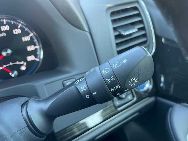 トヨタ クラウン ハイブリッド アスリートSJ-フロンティアLTD 静岡県 2018(平30)年 6.9万km ブラック ●純正ナビ/（CD/DVDAUX/Bluetooth）/●バックカメラ/●レーダクルーズコントロール/●プリクラッシュセーフティー/●レーントレーシングアシスト/●前後クリアランスソナー/●LEDヘッドライト/●オートライト/●オートマチックハイビーム/●フォグランプ/●チルト＆テレスコピックステアリング/●ステアリングスイッチ/●電動格納ウインカーミラー/●運転席＆助手席パワーシート/●自動防眩ミラー/●ETC/●ISOFIX/●純正フロアマット/●ドアバイザー/●プッシュスタート/●スマートキー/●純正18インチアルミホイール