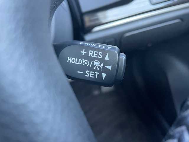 トヨタ クラウン ハイブリッド アスリートSJ-フロンティアLTD 静岡県 2018(平30)年 6.9万km ブラック ●純正ナビ/（CD/DVDAUX/Bluetooth）/●バックカメラ/●レーダクルーズコントロール/●プリクラッシュセーフティー/●レーントレーシングアシスト/●前後クリアランスソナー/●LEDヘッドライト/●オートライト/●オートマチックハイビーム/●フォグランプ/●チルト＆テレスコピックステアリング/●ステアリングスイッチ/●電動格納ウインカーミラー/●運転席＆助手席パワーシート/●自動防眩ミラー/●ETC/●ISOFIX/●純正フロアマット/●ドアバイザー/●プッシュスタート/●スマートキー/●純正18インチアルミホイール