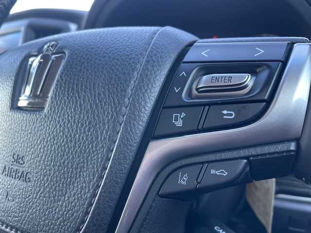 トヨタ クラウン ハイブリッド アスリートSJ-フロンティアLTD 静岡県 2018(平30)年 6.9万km ブラック ●純正ナビ/（CD/DVDAUX/Bluetooth）/●バックカメラ/●レーダクルーズコントロール/●プリクラッシュセーフティー/●レーントレーシングアシスト/●前後クリアランスソナー/●LEDヘッドライト/●オートライト/●オートマチックハイビーム/●フォグランプ/●チルト＆テレスコピックステアリング/●ステアリングスイッチ/●電動格納ウインカーミラー/●運転席＆助手席パワーシート/●自動防眩ミラー/●ETC/●ISOFIX/●純正フロアマット/●ドアバイザー/●プッシュスタート/●スマートキー/●純正18インチアルミホイール