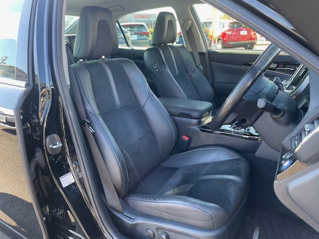 トヨタ クラウン ハイブリッド アスリートSJ-フロンティアLTD 静岡県 2018(平30)年 6.9万km ブラック ●純正ナビ/（CD/DVDAUX/Bluetooth）/●バックカメラ/●レーダクルーズコントロール/●プリクラッシュセーフティー/●レーントレーシングアシスト/●前後クリアランスソナー/●LEDヘッドライト/●オートライト/●オートマチックハイビーム/●フォグランプ/●チルト＆テレスコピックステアリング/●ステアリングスイッチ/●電動格納ウインカーミラー/●運転席＆助手席パワーシート/●自動防眩ミラー/●ETC/●ISOFIX/●純正フロアマット/●ドアバイザー/●プッシュスタート/●スマートキー/●純正18インチアルミホイール