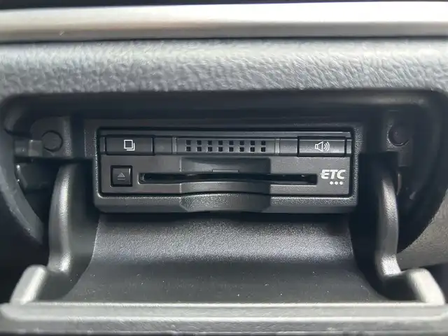 トヨタ クラウン ハイブリッド アスリートSJ-フロンティアLTD 静岡県 2018(平30)年 6.9万km ブラック ●純正ナビ/（CD/DVDAUX/Bluetooth）/●バックカメラ/●レーダクルーズコントロール/●プリクラッシュセーフティー/●レーントレーシングアシスト/●前後クリアランスソナー/●LEDヘッドライト/●オートライト/●オートマチックハイビーム/●フォグランプ/●チルト＆テレスコピックステアリング/●ステアリングスイッチ/●電動格納ウインカーミラー/●運転席＆助手席パワーシート/●自動防眩ミラー/●ETC/●ISOFIX/●純正フロアマット/●ドアバイザー/●プッシュスタート/●スマートキー/●純正18インチアルミホイール