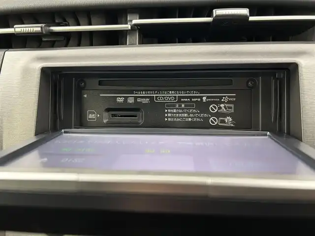 トヨタ プリウス S 千葉県 2012(平24)年 6.7万km レッドマイカメタリック 禁煙車/純正8インチナビ/・NHZN-X62G/・CD/DVD/BT/フルセグ/バックカメラ/HIDヘッドライト/オートライト/フォグライト/ビルトインETC/純正15インチアルミホイール/ステアリングスイッチ/スマートキー/サイド＆カーテンエアバッグ/横滑り防止装置/純正フロアマット/純正ドアバイザー