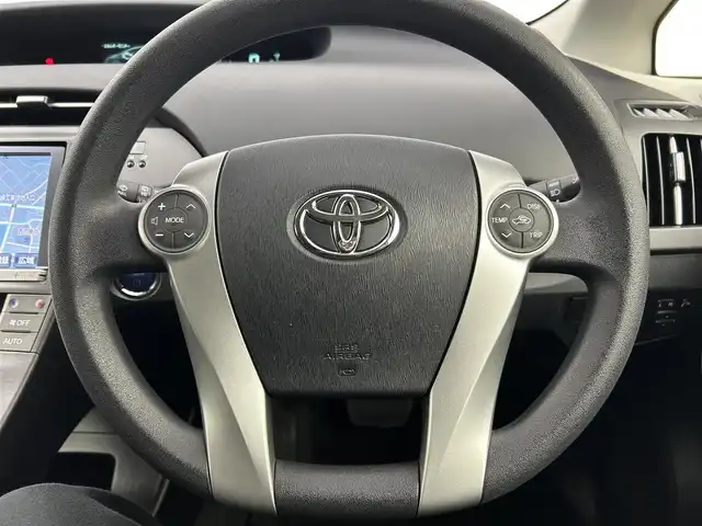 トヨタ プリウス S 千葉県 2012(平24)年 6.7万km レッドマイカメタリック 禁煙車/純正8インチナビ/・NHZN-X62G/・CD/DVD/BT/フルセグ/バックカメラ/HIDヘッドライト/オートライト/フォグライト/ビルトインETC/純正15インチアルミホイール/ステアリングスイッチ/スマートキー/サイド＆カーテンエアバッグ/横滑り防止装置/純正フロアマット/純正ドアバイザー