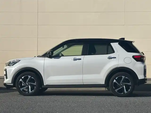 トヨタ ライズ Z 茨城県 2024(令6)年 1.2万km ブラックマイカメタリック/シャイニングホワイトパール 純正ディスプレイオーディオ/　(AM/FM/USB/Bluetooth/フルセグ)/全方位カメラ/前後ドライブレコーダー/レーダークルーズコントロール/ETC2.0/LEDヘッドライト/シートヒーター/前後コーナーセンサー/レーンキープアシスト/パワーステアリング/オートライト/純正アルミホイール/W+サイドエアバック/カーテンエアバック