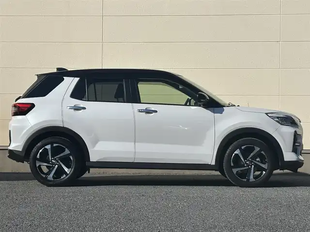 トヨタ ライズ Z 茨城県 2024(令6)年 1.2万km ブラックマイカメタリック/シャイニングホワイトパール 純正ディスプレイオーディオ/　(AM/FM/USB/Bluetooth/フルセグ)/全方位カメラ/前後ドライブレコーダー/レーダークルーズコントロール/ETC2.0/LEDヘッドライト/シートヒーター/前後コーナーセンサー/レーンキープアシスト/パワーステアリング/オートライト/純正アルミホイール/W+サイドエアバック/カーテンエアバック