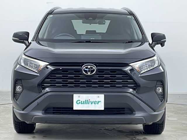 トヨタ ＲＡＶ４ X 道央・札幌 2019(令1)年 7.3万km アティチュードブラックマイカ ・4WD/・社外ナビ＆TV＆BT＆CD＆DVD/・寒冷地仕様/・トヨタセーフティセンス/・プリクラッシュセーフティ/・レーントレーシングアシスト/・レーダークルーズコントロール/・ロードサインアシスト/・先行車発進告知機能/・横滑り防止装置/・電動パーキングブレーキ/・オートブレーキホールド/・社外ドライブレコーダー前後/・社外エンジンスターター/・ETC/・社外AW付夏タイヤ積載/・LEDヘッドライト/・フォグ/・スペアキー