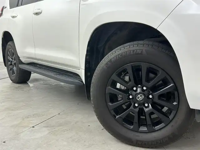 トヨタ ランドクルーザー プラド TX-L 70thアニバーサリーLTD 福岡県 2022(令4)年 3.9万km ホワイトパールクリスタルシャイン サンルーフ　/純正ナビ　/全方位カメラ　/ビルトインＥＴＣ２．０　/ＡＣＣ　/コーナーセンサー　/衝突軽減ブレーキ　/レーンキープ　/ＢＳＭ　/ＭＴモード付　/本革　/シートヒーター／ベンチレーション　/パワーシート　/ＬＥＤ