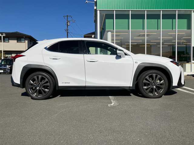 レクサス ＵＸ 250h Fスポーツ 奈良県 2019(令1)年 2.5万km ホワイトノーヴァガラスフレーク エンジンスタートボタン/パワーステアリング/パワーウィンドウ/スマートキー/アイドリングストップ/Wオートエアコン/クルーズコントロール/USB入力端子/ETC2.0/純正ナビ（CD.DVD.BT.フルセグ）/全方位カメラ/電動リアゲート/ドライブレコーダー/純正フロアマット/運転席.助手席パワーシート/運転席.助手席シートヒーターエアシート/純正アルミホイール/ABS/横滑り防止装置/レーンキープアシスト/オートライト/コーナーセンサー/W+サイドエアバック/衝突軽減システム/カーテンエアバック