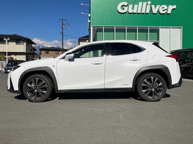 レクサス ＵＸ 250h Fスポーツ 奈良県 2019(令1)年 2.5万km ホワイトノーヴァガラスフレーク エンジンスタートボタン/パワーステアリング/パワーウィンドウ/スマートキー/アイドリングストップ/Wオートエアコン/クルーズコントロール/USB入力端子/ETC2.0/純正ナビ（CD.DVD.BT.フルセグ）/全方位カメラ/電動リアゲート/ドライブレコーダー/純正フロアマット/運転席.助手席パワーシート/運転席.助手席シートヒーターエアシート/純正アルミホイール/ABS/横滑り防止装置/レーンキープアシスト/オートライト/コーナーセンサー/W+サイドエアバック/衝突軽減システム/カーテンエアバック