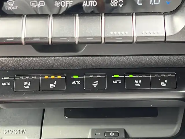 レクサス ＵＸ 250h Fスポーツ 奈良県 2019(令1)年 2.5万km ホワイトノーヴァガラスフレーク レクサスセーフティシステム/純正12.3型ナビ(フルセグTV/CD/DVD/AM・FM/BT)/アラウンドビューモニター/ビルトインETC2.0/社外前後ドラレコ/パドルシフト/パワーバックドア/パワーシート(D/N席)/シートヒーター(D/N席)/エアーシート(D/N席)/ステアリングヒーター/置くだけ充電/アダプティブクルーズコントロール/レーンキープアシスト/ブラインドスポットモニター/クリアランスソナー/電子パーキング/LEDオートライト/LEDフォグ/オートアラーム/純正18インチアルミホイール/純正フロアマット/スペアキー(カードキー)/保証書/取扱説明書