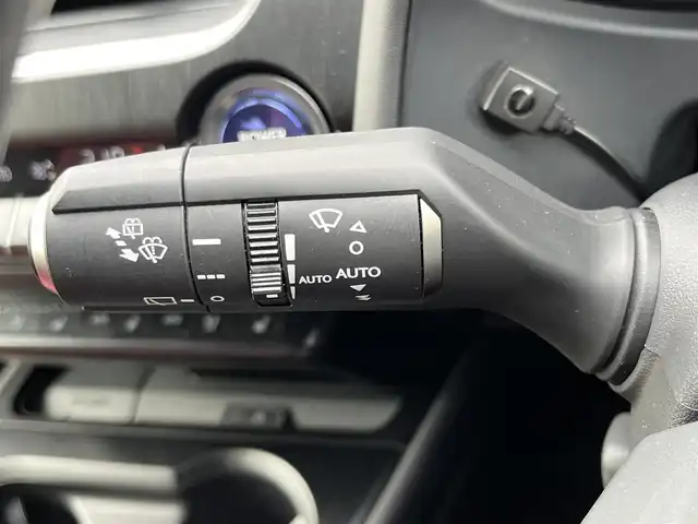 レクサス ＵＸ 250h Fスポーツ 奈良県 2019(令1)年 2.5万km ホワイトノーヴァガラスフレーク レクサスセーフティシステム/純正12.3型ナビ(フルセグTV/CD/DVD/AM・FM/BT)/アラウンドビューモニター/ビルトインETC2.0/社外前後ドラレコ/パドルシフト/パワーバックドア/パワーシート(D/N席)/シートヒーター(D/N席)/エアーシート(D/N席)/ステアリングヒーター/置くだけ充電/アダプティブクルーズコントロール/レーンキープアシスト/ブラインドスポットモニター/クリアランスソナー/電子パーキング/LEDオートライト/LEDフォグ/オートアラーム/純正18インチアルミホイール/純正フロアマット/スペアキー(カードキー)/保証書/取扱説明書