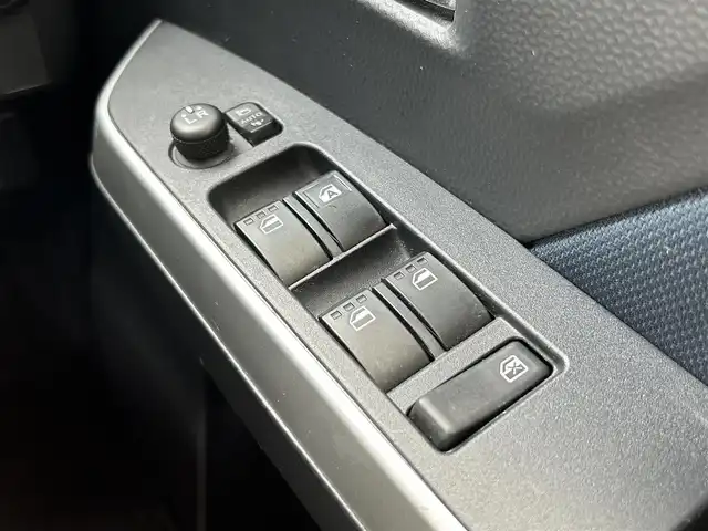 トヨタ ルーミー カスタムG 群馬県 2020(令2)年 12.2万km ブラックマイカメタリック (株)IDOMが運営する【じしゃロン伊勢崎店】の自社ローン専用車両になりますこちらは現金またはオートローンご利用時の価格です。自社ローンご希望の方は別途その旨お申付け下さい/純正SDナビ/フルセグTV＆バックカメラ/純正フロアマット/純正ドアバイザー/純正14インチアルミ/純正LEDヘッドライト/純正フォグランプ/スマートキー/オートライト/コーナーセンサー/両側パワースライド/ビルトインETC