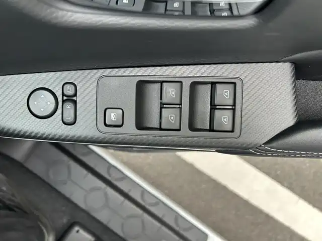 三菱 デリカＤ：５ シャモニー 栃木県 2025(令7)年 0.1万km未満 ホワイトダイヤモンド ４WD/D:5専用11型ナビゲーション/バックカメラ/LEDヘッドライト/オートライト/オートマチックハイビーム/フォグランプ/後退時車両検知警報システム/後側方車両検知警報システム/横滑り防止/レーンキープアシスト/アイドリングストップ/レーンキープアシスト/クルーズコントロール/純正AW18インチ/ステアリングヒーター/シートヒーター（D＋N席）/D席パワーシート/パワーバックドア/両側パワースライドドア/フルセグ / Bluetooth / USB / HDMI/スペアキー1本