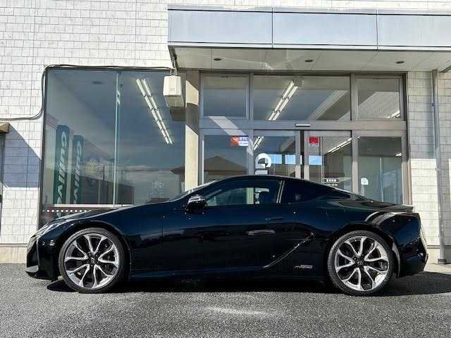 レクサス ＬＣ 500h Lパッケージ 埼玉県 2017(平29)年 4.5万km ブラック パノラマルーフ/純正HDDナビ/バックカメラ/フルセグTV/CD/DVD再生/ETC2.0/ミュージックサーバー（HDD録音）/Bluetooth/USB/AUX接続/パドルシフト/レーダークルーズコントロール/カラーヘッドアップディスプレイ/シートメモリー/本革シート/パワーシート（D/N）/シートヒーター（D/N）/シートベンチレーション（D/N）/純正フロアマット/純正21インチアルミホイール/LEDヘッドライト/オートマチックハイビーム/コーナーセンサー/横滑り防止装置/衝突軽減ブレーキ/レーンキープアシスト/ブラインドスポットモニター/電動パーキングブレーキ/ブレーキホールド/ドライブレコーダー（前）