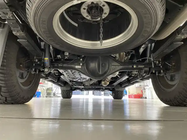 トヨタ ハイラックス Z GRスポーツ 滋賀県 2023(令5)年 2.2万km アティチュードブラックマイカ 禁煙車/純正8インチナビ/Bluetooth.USB/全方位カメラ/衝突軽減ブレーキ/追従クルーズコントロール/レーンキープアシスト/前後ドライブレコーダー/ETC/D席パワーシート/ハーフレザーシート/RAYS19インチアルミホイール/LEDヘッドライト/オートライト/クリアランスソナー