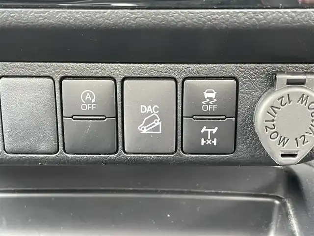 トヨタ ハイラックス Z GRスポーツ 滋賀県 2023(令5)年 2.2万km アティチュードブラックマイカ 禁煙車/純正8インチナビ/Bluetooth.USB/全方位カメラ/衝突軽減ブレーキ/追従クルーズコントロール/レーンキープアシスト/前後ドライブレコーダー/ETC/D席パワーシート/ハーフレザーシート/RAYS19インチアルミホイール/LEDヘッドライト/オートライト/クリアランスソナー