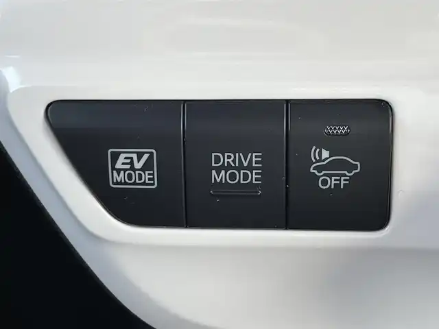 トヨタ プリウス S 滋賀県 2018(平30)年 7.1万km アティチュードブラックマイカ モデリスタエアロ/社外ナビ/・ワンセグ/・CD/バックカメラ/革巻きステアリング/ステアリングリモコン/ETC/オートリトラミラー/シートリフター/LEDオートライト/プッシュスタート/スマートキー/フロアマット
