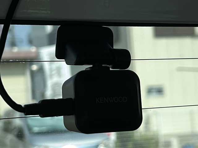 スズキ スペーシア カスタム HYBRID XS ターボ 兵庫県 2020(令2)年 4.7万km ピュアホワイトP ターボ車/セーフティサポート（予防安全技術）/デュアルセンサーブレーキサポート/車線逸脱警報/先行車発信お知らせ/後退時ブレーキサポート/リアパーキングセンサー/誤発信抑制/ふらつき警報/ハイビームアシスト/後方誤発進抑制/ディスプレイオーディオ/Bluetooth/USB/AUX/AppleCarPlay/全方位カメラ/ヘッドアップディスプレイ/両側パワースライドドア/前後ドライブレコーダー/パドルシフト/LEDヘッドランプ/オートライト/社外LEDフォグランプ（純正積込）/社外ワインカーミラーレンズ（純正積込）/SRSエアバック（運転席/助手席/サイド/カーテン）/オートエアコン/エコクール/リアヒーターダクト/スリムサーキュレーター/運転席シートヒーター/合皮ハーフレザーシート/パーソナルテーブル（後席左右）/保証書/取説/スペアキー