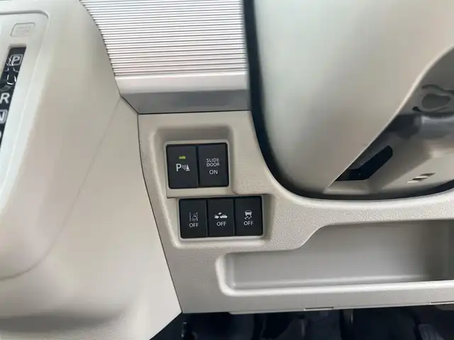 スズキ スペーシア HYBRID X 広島県 2023(令5)年 0.7万km シフォンアイボリーメタリック ○走行距離：6420km（検査時）/ワンオーナー/スズキ セーフティサポート/デュアルカメラブレーキサポート/車線逸脱警報/先行車発進お知らせ機能/誤発進抑制機能/両側パワースライドドア/ハイビームアシスト/スマートキー/保証書あり/取扱説明書あり