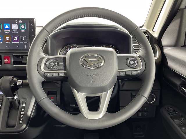 ダイハツ ムーヴ RS 神奈川県 2025(令7)年 0.1千km シャイニングホワイトパール 届出済未使用車/ターボ/純正9型ディスプレイオーディオ /スマートパノラマパーキングパック＆純正ナビ装着用アップグレードパック付　/HDMI　フルセグ　AM FM USB　iPod　Bluetooth　Applecarplay　Androidauto/パノラマモニター/両側電動スライドドア/ワイヤレス充電/スマートアシスト/衝突回避支援ブレーキ機能/衝突警報機能/ブレーキ制御付誤発進抑制機能/車線逸脱抑制制御機能/路外逸脱警報機能/先行車発進お知らせ機能/車線逸脱警報機能/ふらつき警報/コーナーセンサー/アダブティブドライビングビーム/サイドビューランプ/全車速追従機能付アダブティブクルーズコントロール/レーンキープコントロール/エコアイドル/コーナリングトレースアシスト/革巻きステアリング/電動チルトステアリング/電動パーキングブレーキ/ブレーキオートホールド/プッシュスタート/スマートキー/純正15インチアルミホイール/lEDヘッドライト/LEDフロントフォグランプ/オートライト/純正サイド/リアスポイラー/取説　保証書　スペアキー