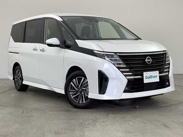 日産 セレナ e－パワー ハイウェイスター V 兵庫県 2025(令7)年 0.1千km プリズムホワイト ・純正ディスプレイオーディオ/・Bluetooth/フルセグテレビ/USB/Apple car play/Android Auto/・e-POWER/・アラウンドビューモニター/・プロパイロット/・ヒルスタートアシスト/・インテリジェント エマージェンシーブレーキ  /・インテリジェント FCW（前方衝突予測警報） /・衝突回避ステアリングアシスト /・インテリジェントクルーズコントロール/・インテリジェント LI（車線逸脱防止支援システム）/・LDW（車線逸脱警報） /・インテリジェント BSI（後側方衝突防止支援システム）/・BSW（後側方車両検知警報） /・RCTA（後退時車両検知警報） /・インテリジェント DA（ふらつき警報） /・踏み間違い衝突防止アシスト/・標識検知機能/・車両接近通報装置/・横滑り防止装置/・エマージェンシーストップシグナル/・クリアランスソナー/・電子パーキング/・オートホールド/・両側パワースライドドア/・タッチフリーパワースライドドア/・デジタルインナーミラー/・おくだけ充電/・純正16インチアルミホイール/・LEDオートライト/・フォグランプ/・保証書/・取扱説明書
