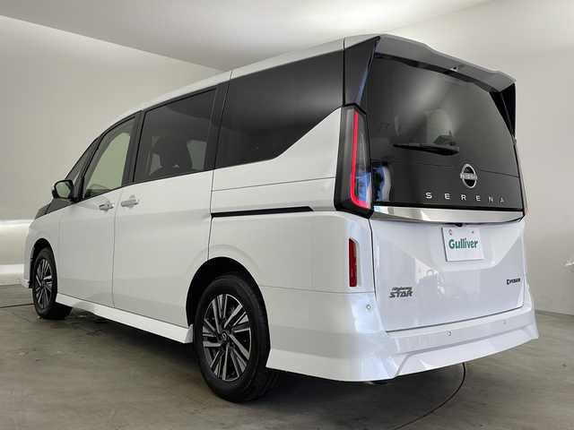 日産 セレナ e－パワー ハイウェイスター V 兵庫県 2025(令7)年 0.1千km プリズムホワイト ・純正ディスプレイオーディオ/・Bluetooth/フルセグテレビ/USB/Apple car play/Android Auto/・e-POWER/・アラウンドビューモニター/・プロパイロット/・ヒルスタートアシスト/・インテリジェント エマージェンシーブレーキ  /・インテリジェント FCW（前方衝突予測警報） /・衝突回避ステアリングアシスト /・インテリジェントクルーズコントロール/・インテリジェント LI（車線逸脱防止支援システム）/・LDW（車線逸脱警報） /・インテリジェント BSI（後側方衝突防止支援システム）/・BSW（後側方車両検知警報） /・RCTA（後退時車両検知警報） /・インテリジェント DA（ふらつき警報） /・踏み間違い衝突防止アシスト/・標識検知機能/・車両接近通報装置/・横滑り防止装置/・エマージェンシーストップシグナル/・クリアランスソナー/・電子パーキング/・オートホールド/・両側パワースライドドア/・タッチフリーパワースライドドア/・デジタルインナーミラー/・おくだけ充電/・純正16インチアルミホイール/・LEDオートライト/・フォグランプ/・保証書/・取扱説明書