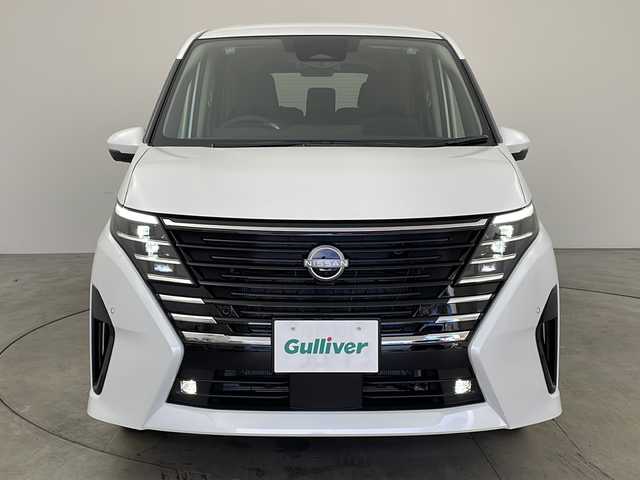 日産 セレナ e－パワー ハイウェイスター V 兵庫県 2025(令7)年 0.1千km プリズムホワイト ・純正ディスプレイオーディオ/・Bluetooth/フルセグテレビ/USB/Apple car play/Android Auto/・e-POWER/・アラウンドビューモニター/・プロパイロット/・ヒルスタートアシスト/・インテリジェント エマージェンシーブレーキ  /・インテリジェント FCW（前方衝突予測警報） /・衝突回避ステアリングアシスト /・インテリジェントクルーズコントロール/・インテリジェント LI（車線逸脱防止支援システム）/・LDW（車線逸脱警報） /・インテリジェント BSI（後側方衝突防止支援システム）/・BSW（後側方車両検知警報） /・RCTA（後退時車両検知警報） /・インテリジェント DA（ふらつき警報） /・踏み間違い衝突防止アシスト/・標識検知機能/・車両接近通報装置/・横滑り防止装置/・エマージェンシーストップシグナル/・クリアランスソナー/・電子パーキング/・オートホールド/・両側パワースライドドア/・タッチフリーパワースライドドア/・デジタルインナーミラー/・おくだけ充電/・純正16インチアルミホイール/・LEDオートライト/・フォグランプ/・保証書/・取扱説明書
