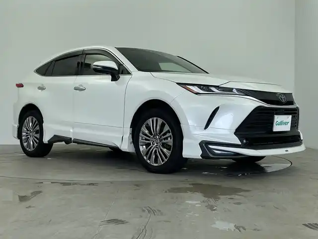 トヨタ ハリアー ハイブリッド Z レザーパッケージ 鹿児島県 2022(令4)年 4.7万km ホワイトパールクリスタルシャイン 純正12.3インチナビ/（AM/FM/Bluetooth/フルセグTV)/全方位カメラ/JBLプレミアムサウンド/AC100V電源/ヘッドアップディスプレイ/トヨタセーフティセンス/・衝突軽減ブレーキ/・レーンキープアシスト/・オートマチックハイビーム/・追従式クルーズコントロール/・クリアランスソナー/・誤発進抑制機能/ブラインドスポットモニター/ETC2.0/レザーシート/シートヒーター/シートベンチレーション/パワーシート/ステアリングヒーター/パワーバックドア/純正19インチアルミホイール/スマートキー/純正フロアマット/横滑り防止装置