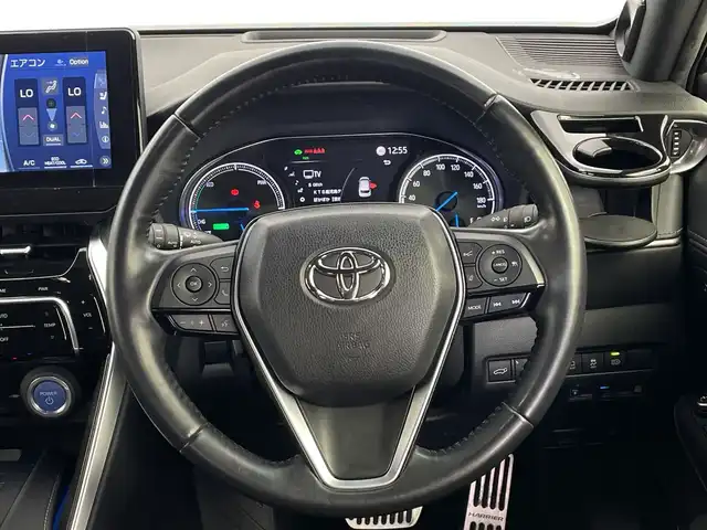 トヨタ ハリアー ハイブリッド Z レザーパッケージ 鹿児島県 2022(令4)年 4.7万km ホワイトパールクリスタルシャイン 純正12.3インチナビ/（AM/FM/Bluetooth/フルセグTV)/全方位カメラ/JBLプレミアムサウンド/AC100V電源/ヘッドアップディスプレイ/トヨタセーフティセンス/・衝突軽減ブレーキ/・レーンキープアシスト/・オートマチックハイビーム/・追従式クルーズコントロール/・クリアランスソナー/・誤発進抑制機能/ブラインドスポットモニター/ETC2.0/レザーシート/シートヒーター/シートベンチレーション/パワーシート/ステアリングヒーター/パワーバックドア/純正19インチアルミホイール/スマートキー/純正フロアマット/横滑り防止装置