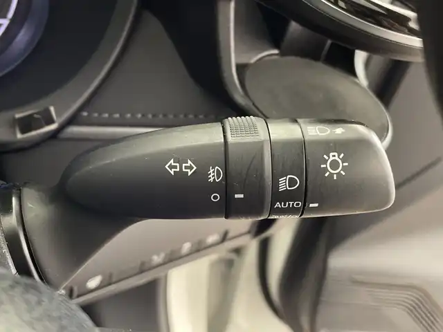 トヨタ ハリアー ハイブリッド Z レザーパッケージ 鹿児島県 2022(令4)年 4.7万km ホワイトパールクリスタルシャイン 純正12.3インチナビ/（AM/FM/Bluetooth/フルセグTV)/全方位カメラ/JBLプレミアムサウンド/AC100V電源/ヘッドアップディスプレイ/トヨタセーフティセンス/・衝突軽減ブレーキ/・レーンキープアシスト/・オートマチックハイビーム/・追従式クルーズコントロール/・クリアランスソナー/・誤発進抑制機能/ブラインドスポットモニター/ETC2.0/レザーシート/シートヒーター/シートベンチレーション/パワーシート/ステアリングヒーター/パワーバックドア/純正19インチアルミホイール/スマートキー/純正フロアマット/横滑り防止装置
