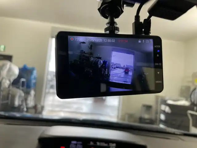 スバル インプレッサ スポーツ HV 2．0i-S アイサイト 道央・札幌 2016(平28)年 12.3万km クォーツブルーP ・４ＷＤ　/・アイサイト　/・ディーラー純正ＳＤナビ（フルセグTV/CD/DVD/BT)　/・バックカメラ　/・追従クルーズコントロール　/・オートライト　/・ＬＥＤライト　/・運転席／助手席パワーシート　/・運転席／助手席シートヒーター　/・前後ドライブレコーダー　/・ＥＴＣ