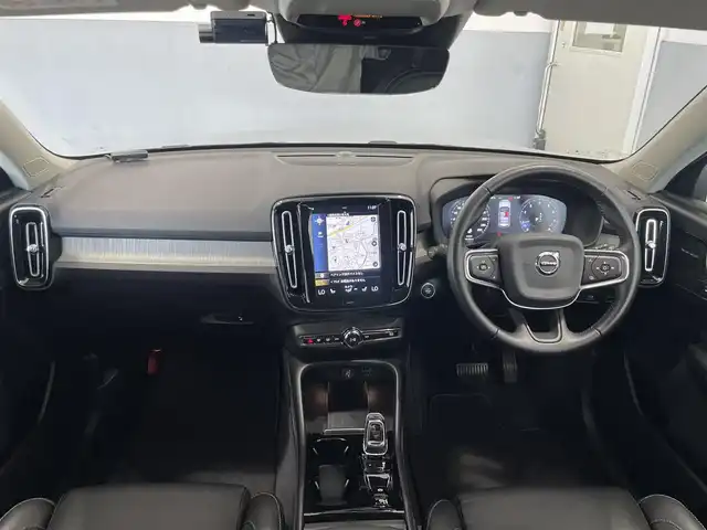 ボルボ ＸＣ４０ T4 AWD インスクリプション 静岡県 2019(令1)年 3.2万km シルバー ワンオーナー/カラーコード729（グレイシャーシルバーメタリック）/純正ナビ/・Bluetooth/・Apple Carplay /android　auto/ETC2.0/クリスタルシフトノブ/360°カメラ/パークアシストパイロット/衝突被害軽減ブレーキ/アダプティブクルーズコントロール/ブラインドスポット/黒レザーシート/・前席パワーシート/・前席シートヒーター/harman/kardonサウンドシステム/
