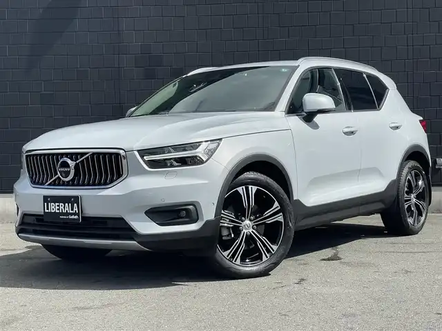 ボルボ ＸＣ４０ T4 AWD インスクリプション 静岡県 2019(令1)年 3.2万km シルバー ワンオーナー/カラーコード729（グレイシャーシルバーメタリック）/純正ナビ/・Bluetooth/・Apple Carplay /android　auto/ETC2.0/クリスタルシフトノブ/360°カメラ/パークアシストパイロット/衝突被害軽減ブレーキ/アダプティブクルーズコントロール/ブラインドスポット/黒レザーシート/・前席パワーシート/・前席シートヒーター/harman/kardonサウンドシステム/