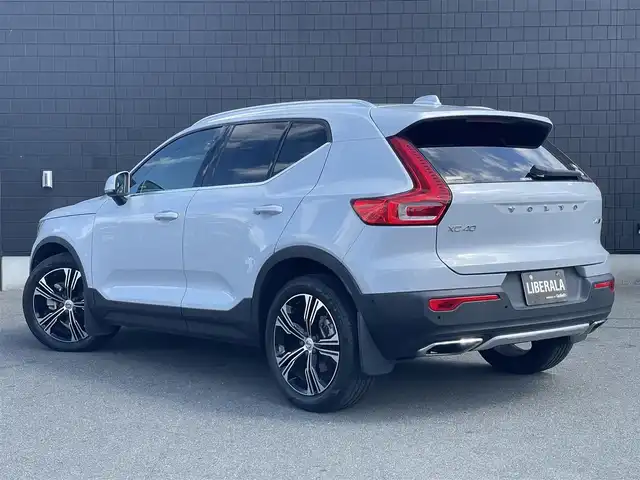 ボルボ ＸＣ４０ T4 AWD インスクリプション 静岡県 2019(令1)年 3.2万km シルバー ワンオーナー/カラーコード729（グレイシャーシルバーメタリック）/純正ナビ/・Bluetooth/・Apple Carplay /android　auto/ETC2.0/クリスタルシフトノブ/360°カメラ/パークアシストパイロット/衝突被害軽減ブレーキ/アダプティブクルーズコントロール/ブラインドスポット/黒レザーシート/・前席パワーシート/・前席シートヒーター/harman/kardonサウンドシステム/