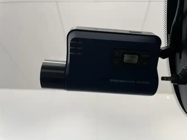 ボルボ ＸＣ４０ T4 AWD インスクリプション 静岡県 2019(令1)年 3.2万km シルバー ワンオーナー/カラーコード729（グレイシャーシルバーメタリック）/純正ナビ/・Bluetooth/・Apple Carplay /android　auto/ETC2.0/クリスタルシフトノブ/360°カメラ/パークアシストパイロット/衝突被害軽減ブレーキ/アダプティブクルーズコントロール/ブラインドスポット/黒レザーシート/・前席パワーシート/・前席シートヒーター/harman/kardonサウンドシステム/