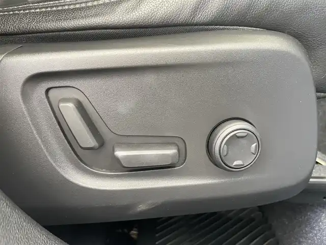 ボルボ ＸＣ４０ T4 AWD インスクリプション 静岡県 2019(令1)年 3.2万km シルバー ワンオーナー/カラーコード729（グレイシャーシルバーメタリック）/純正ナビ/・Bluetooth/・Apple Carplay /android　auto/ETC2.0/クリスタルシフトノブ/360°カメラ/パークアシストパイロット/衝突被害軽減ブレーキ/アダプティブクルーズコントロール/ブラインドスポット/黒レザーシート/・前席パワーシート/・前席シートヒーター/harman/kardonサウンドシステム/