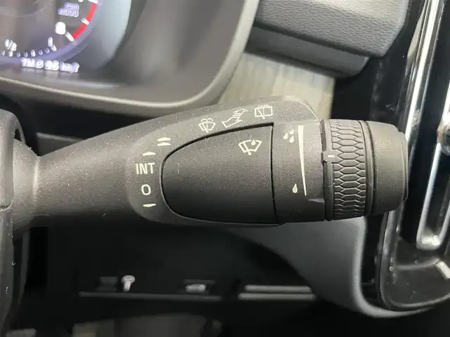 ボルボ ＸＣ４０ T4 AWD インスクリプション 静岡県 2019(令1)年 3.2万km シルバー ワンオーナー/カラーコード729（グレイシャーシルバーメタリック）/純正ナビ/・Bluetooth/・Apple Carplay /android　auto/ETC2.0/クリスタルシフトノブ/360°カメラ/パークアシストパイロット/衝突被害軽減ブレーキ/アダプティブクルーズコントロール/ブラインドスポット/黒レザーシート/・前席パワーシート/・前席シートヒーター/harman/kardonサウンドシステム/